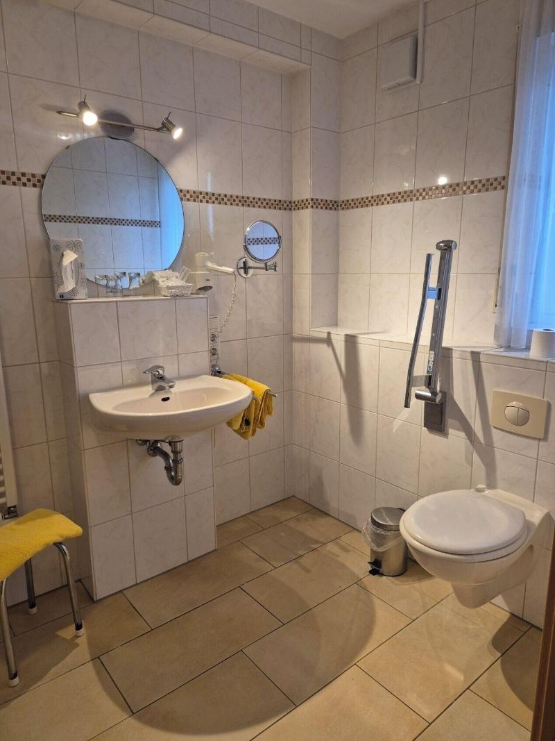 Zur Waage image