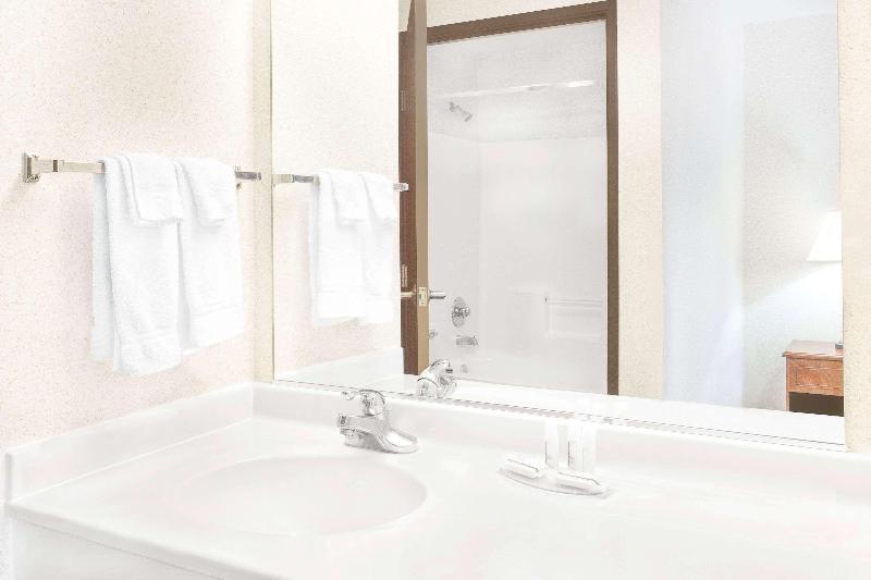 Quality Inn & Suites Willows image
