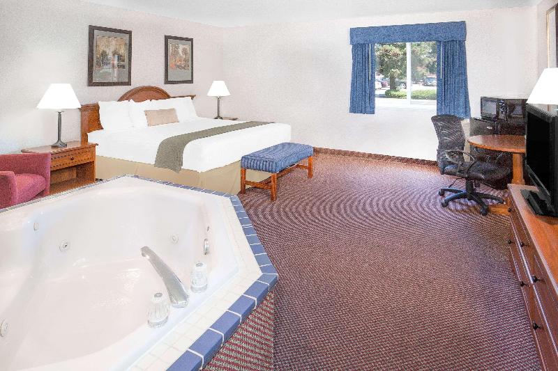 Quality Inn & Suites Willows image