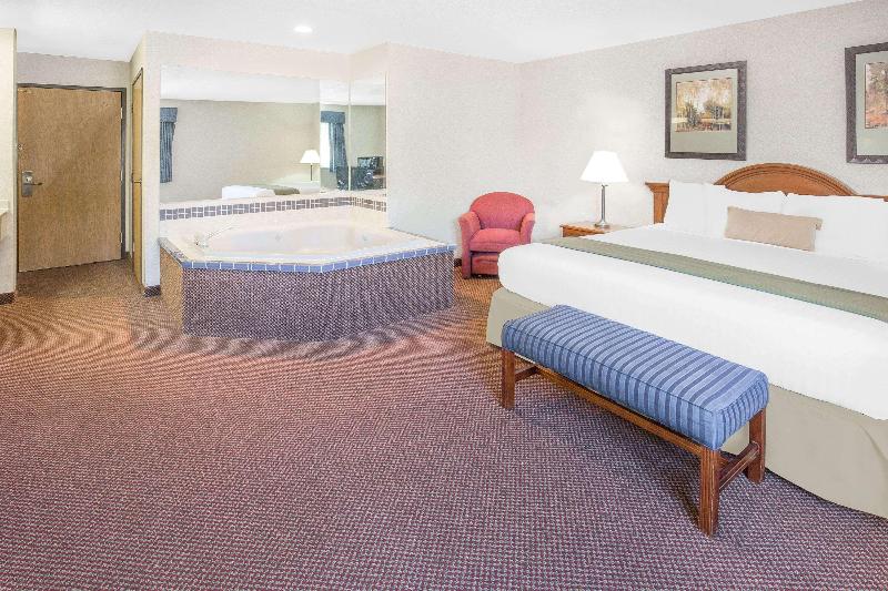 Quality Inn & Suites Willows image