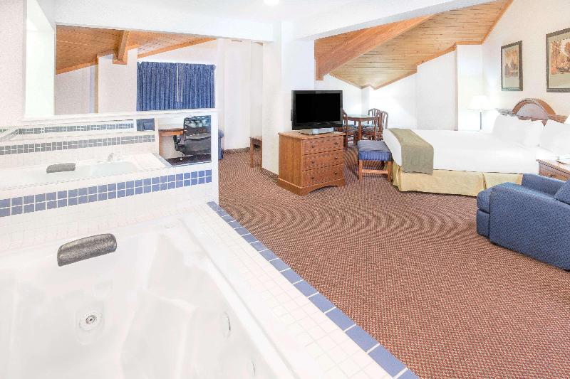 Quality Inn & Suites Willows image