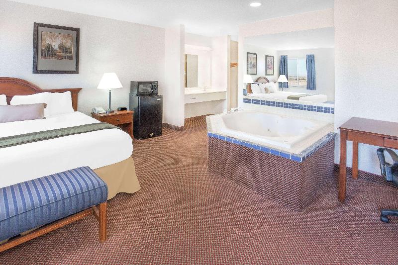Quality Inn & Suites Willows image