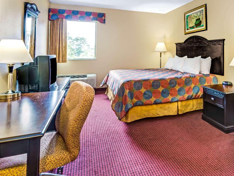 Days Inn & Suites by Wyndham Jeffersonville IN image
