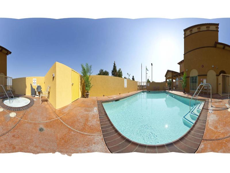 Holiday Inn Express Willows image
