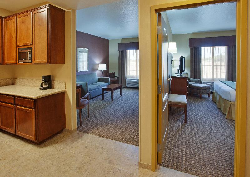 Holiday Inn Express Willows photo 9