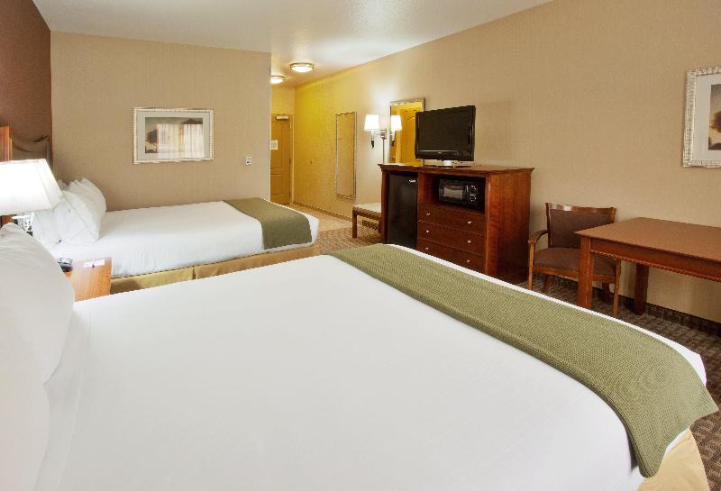 Holiday Inn Express Willows photo 12