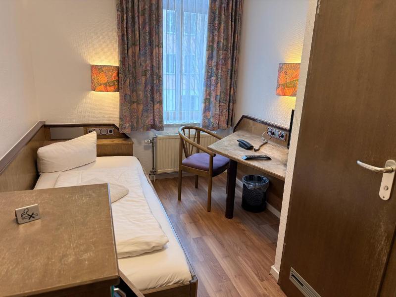 Hotel Merkur image