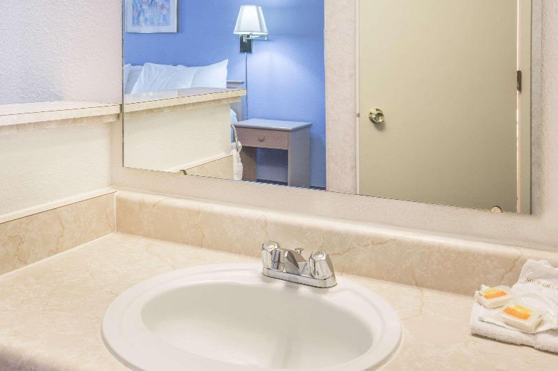 Days Inn by Wyndham Corvallis image
