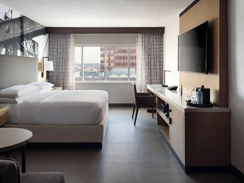 Cincinnati Marriott at RiverCenter image