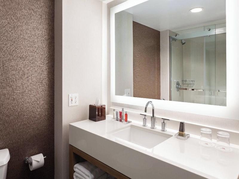 Cincinnati Marriott at RiverCenter image