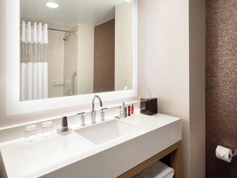 Cincinnati Marriott at RiverCenter image