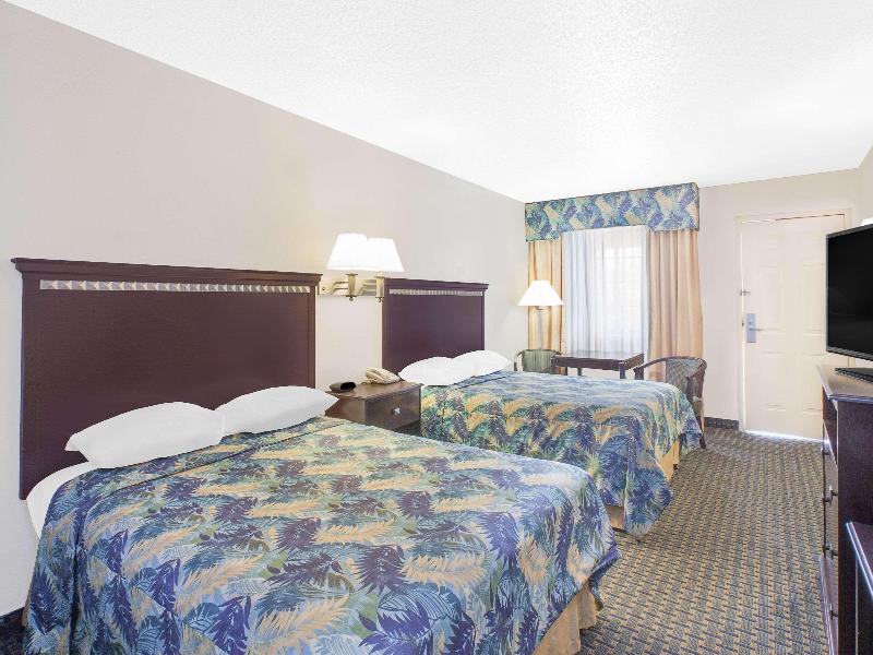 QUADRUPLE Accessible Two Double beds