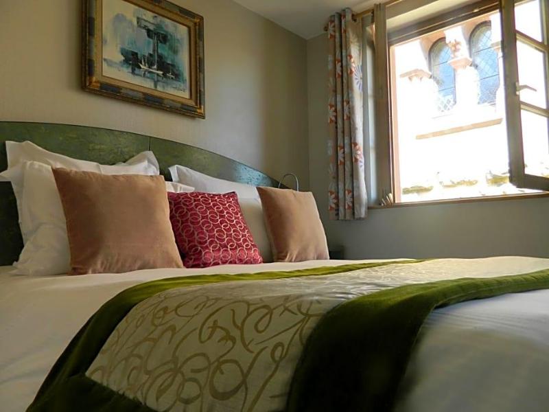 Hostellerie du Château image