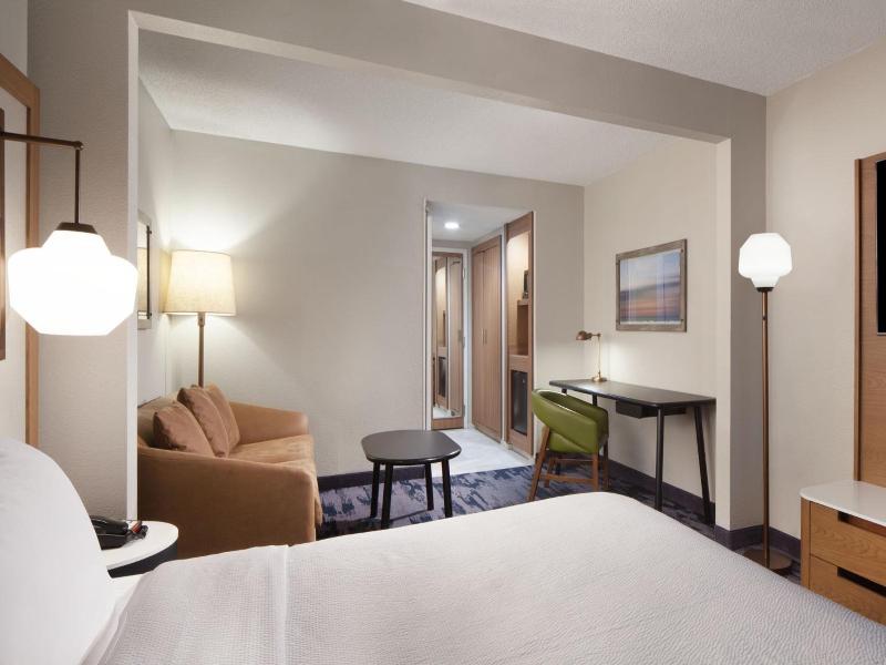 Fairfield Inn & Suites by Marriott Charleston image