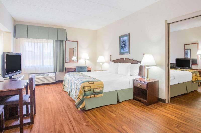 Baymont by Wyndham Corbin image