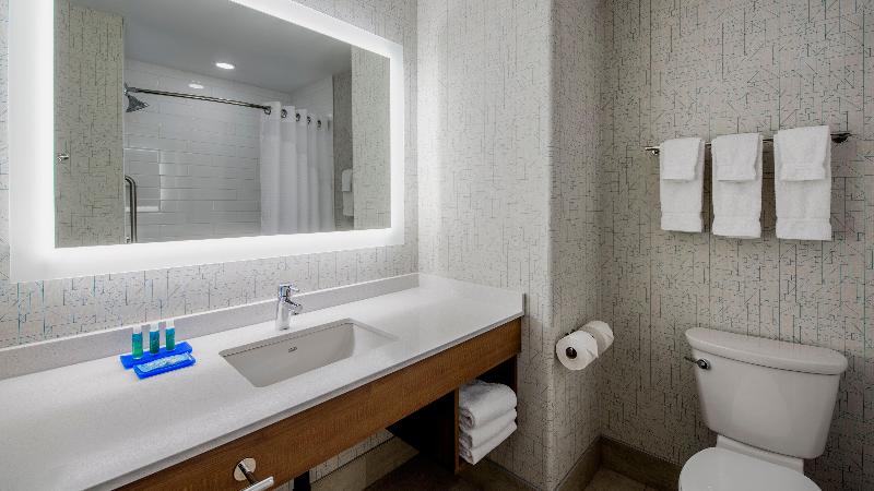 Holiday Inn Express and Suites Airdrie-Calgary Nor photo 12