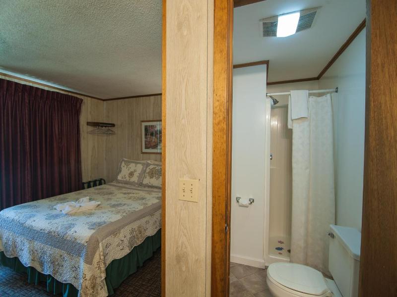 Profile Motel & Cottages image