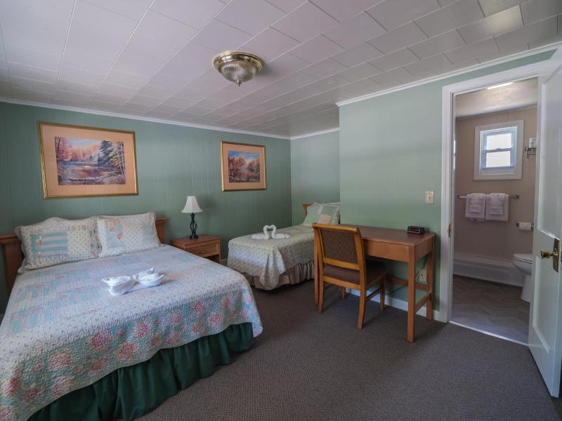 Profile Motel & Cottages image