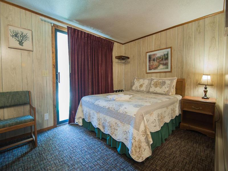 Profile Motel & Cottages image