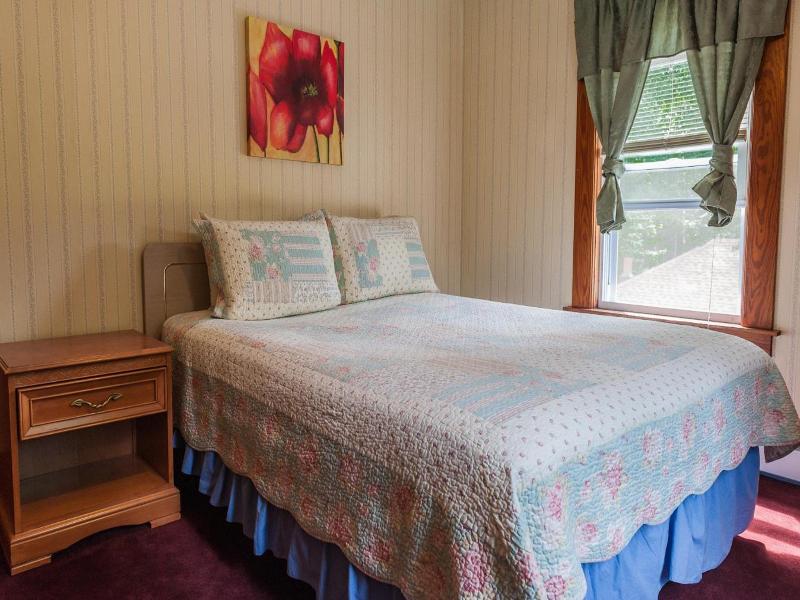 Profile Motel & Cottages image