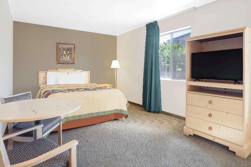Super 8 by Wyndham Moscow image