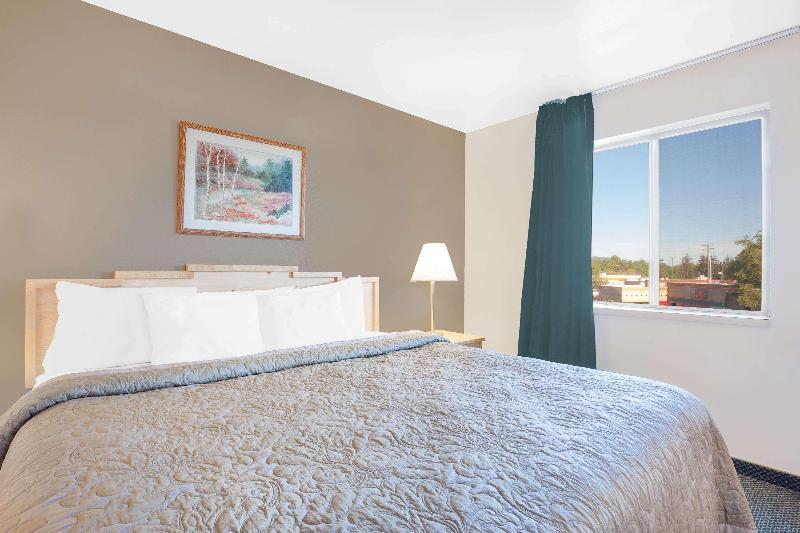 Super 8 by Wyndham Moscow image
