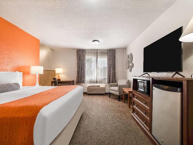 Howard Johnson Hotel & Suites by Wyndham Oacoma image