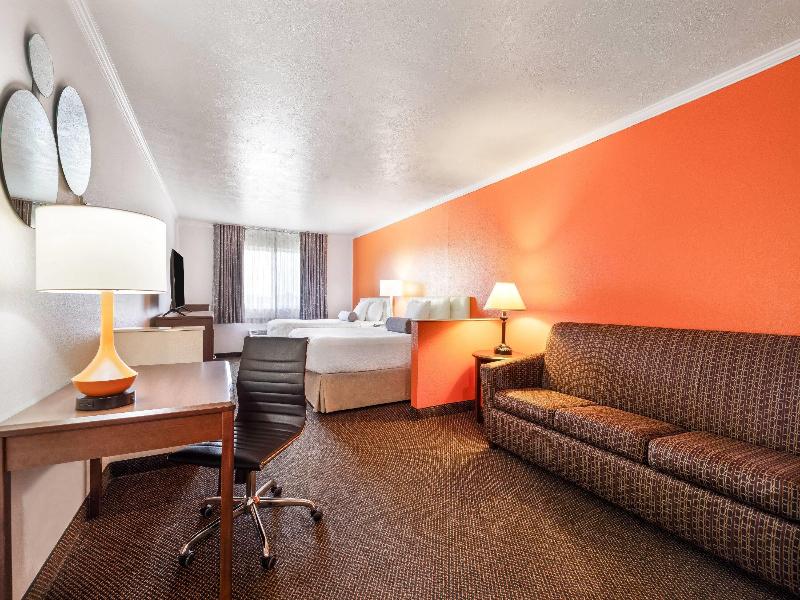 Howard Johnson Hotel & Suites by Wyndham Oacoma image