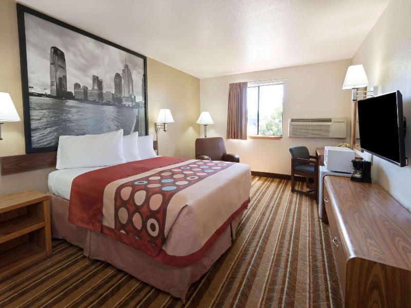 1 Queen Bed, Mobility Accessible Room, Bathtub w/Grab Bars, Non-Smoking
