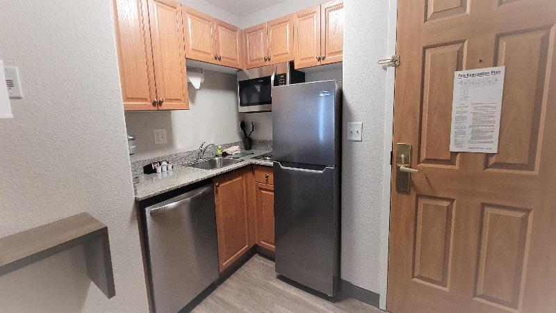 Staybridge Suites Calgary Airport Staybridge Suites Calgary Airport