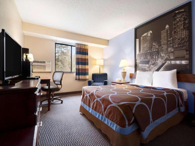 Super 8 by Wyndham Charlotte University image