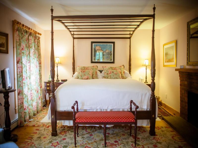 Highland Lake Inn image