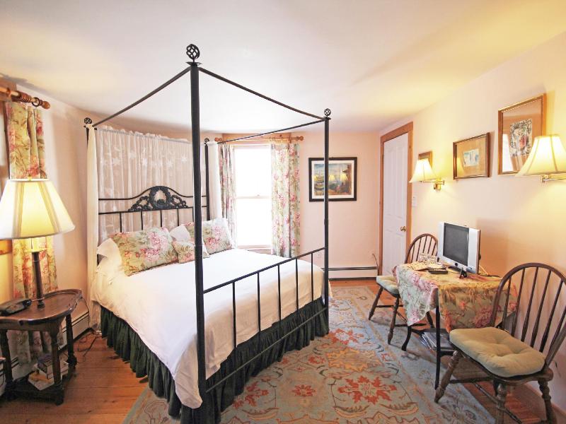 Highland Lake Inn image