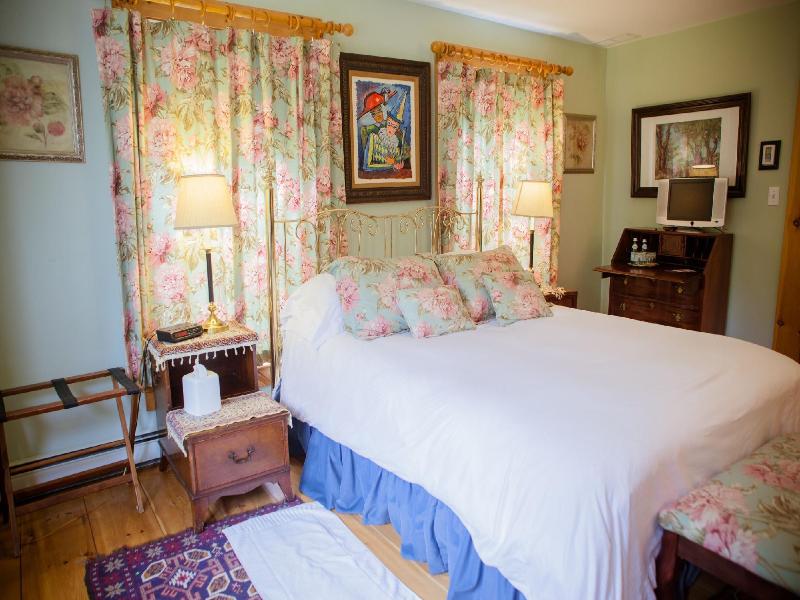 Highland Lake Inn image