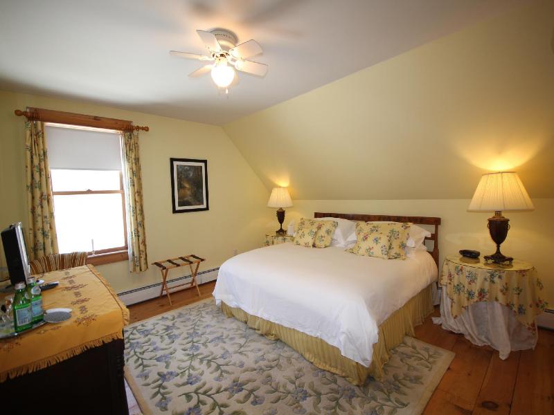Highland Lake Inn image