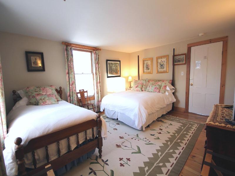 Highland Lake Inn image