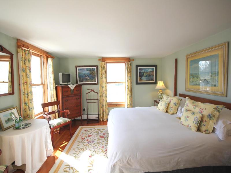Highland Lake Inn image