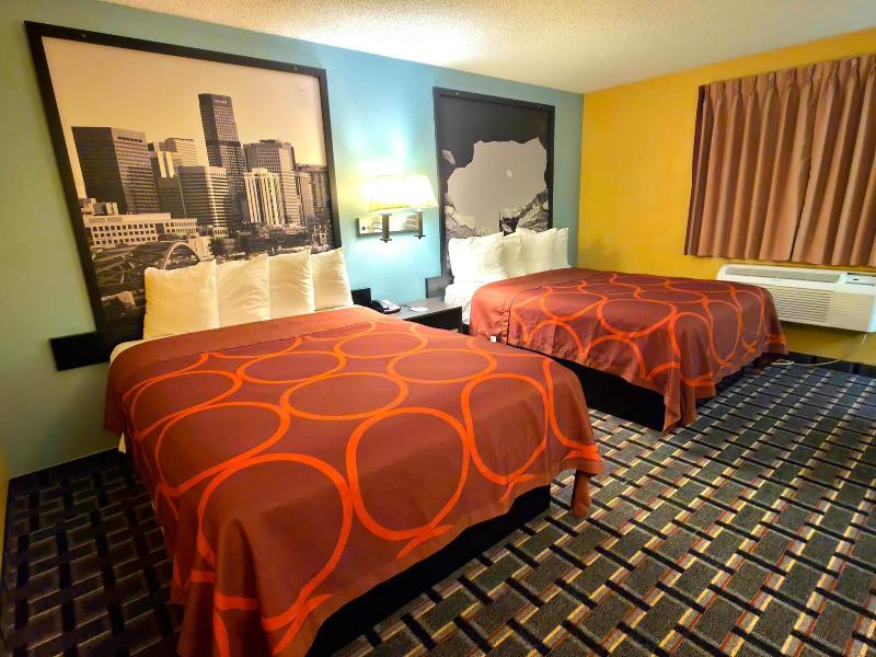 Super 8 by Wyndham Henderson North East Denver image