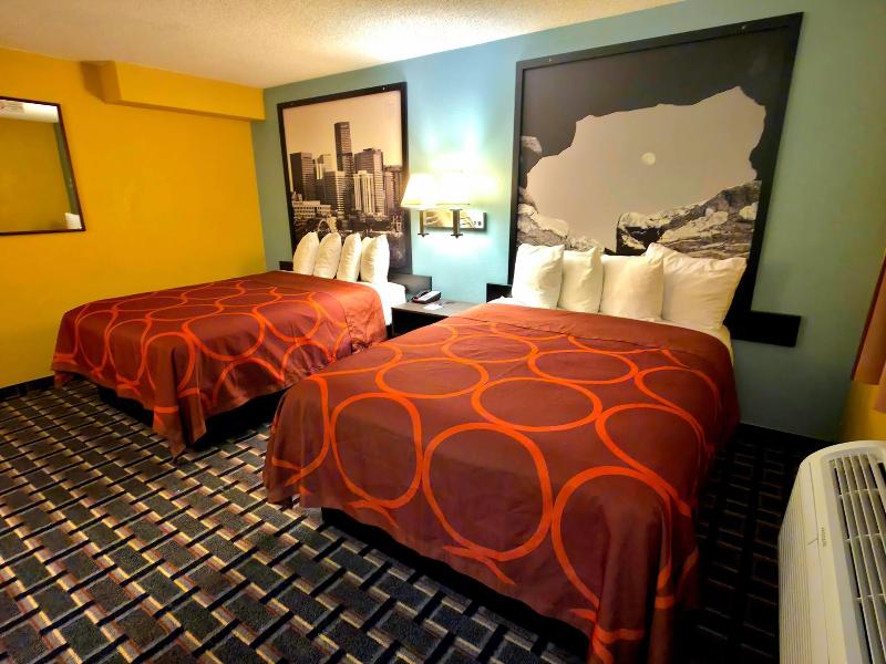Super 8 by Wyndham Henderson North East Denver image