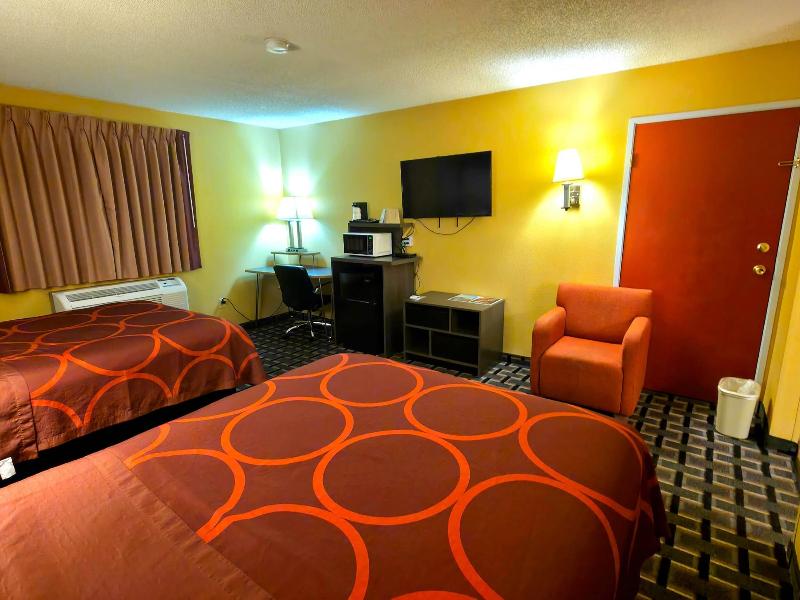 Super 8 by Wyndham Henderson North East Denver image