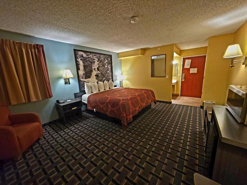 Super 8 by Wyndham Henderson North East Denver image