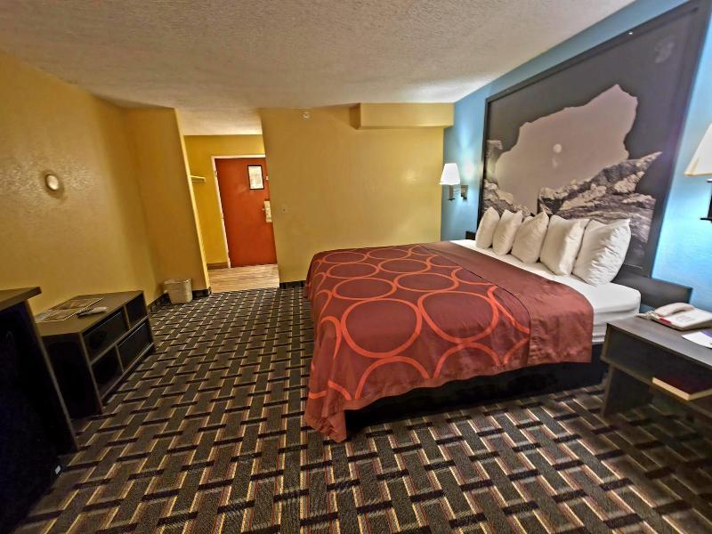 Super 8 by Wyndham Henderson North East Denver image