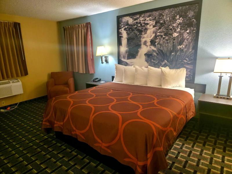 Super 8 by Wyndham Henderson North East Denver image