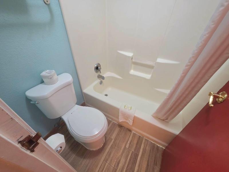 Super 8 by Wyndham Henderson North East Denver image