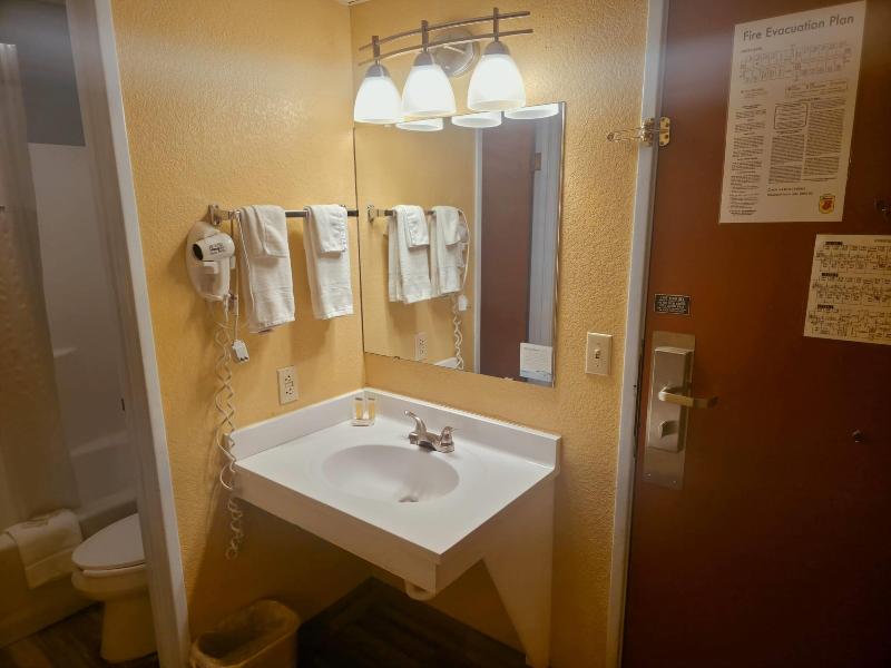 Super 8 by Wyndham Henderson North East Denver image