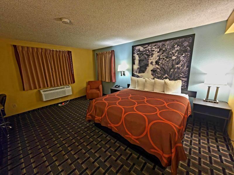 Super 8 by Wyndham Henderson North East Denver image