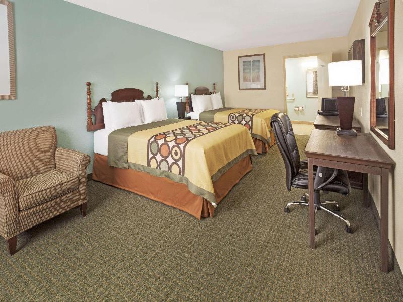 Super 8 by Wyndham Dallas East image