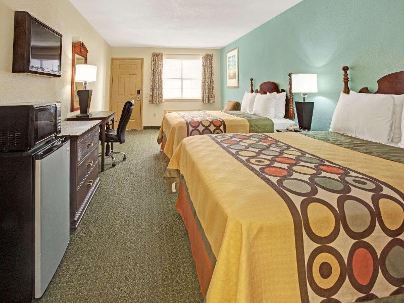 Super 8 by Wyndham Dallas East image