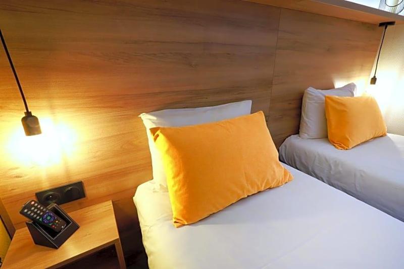 Hotel des Halles image