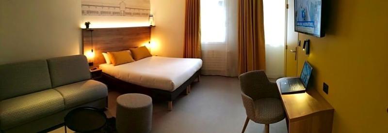 Hotel des Halles image